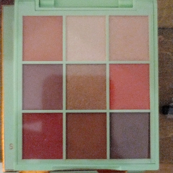 NIB Pixi by Petra 9 eyeshadow palette in Rosette Ray - Picture 2 of 5